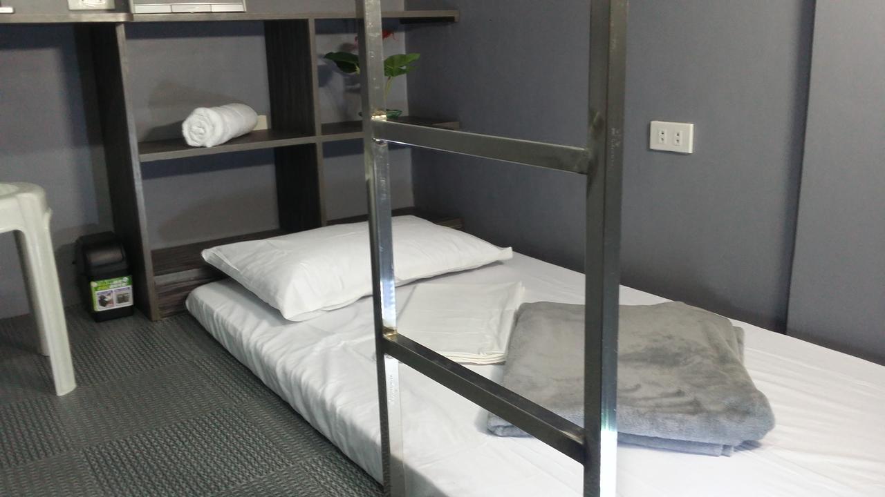 Ervoruto Hostel Makati City Exterior photo