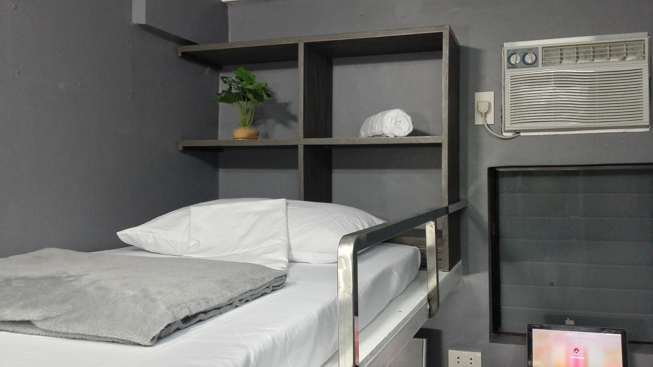 Ervoruto Hostel Makati City Exterior photo