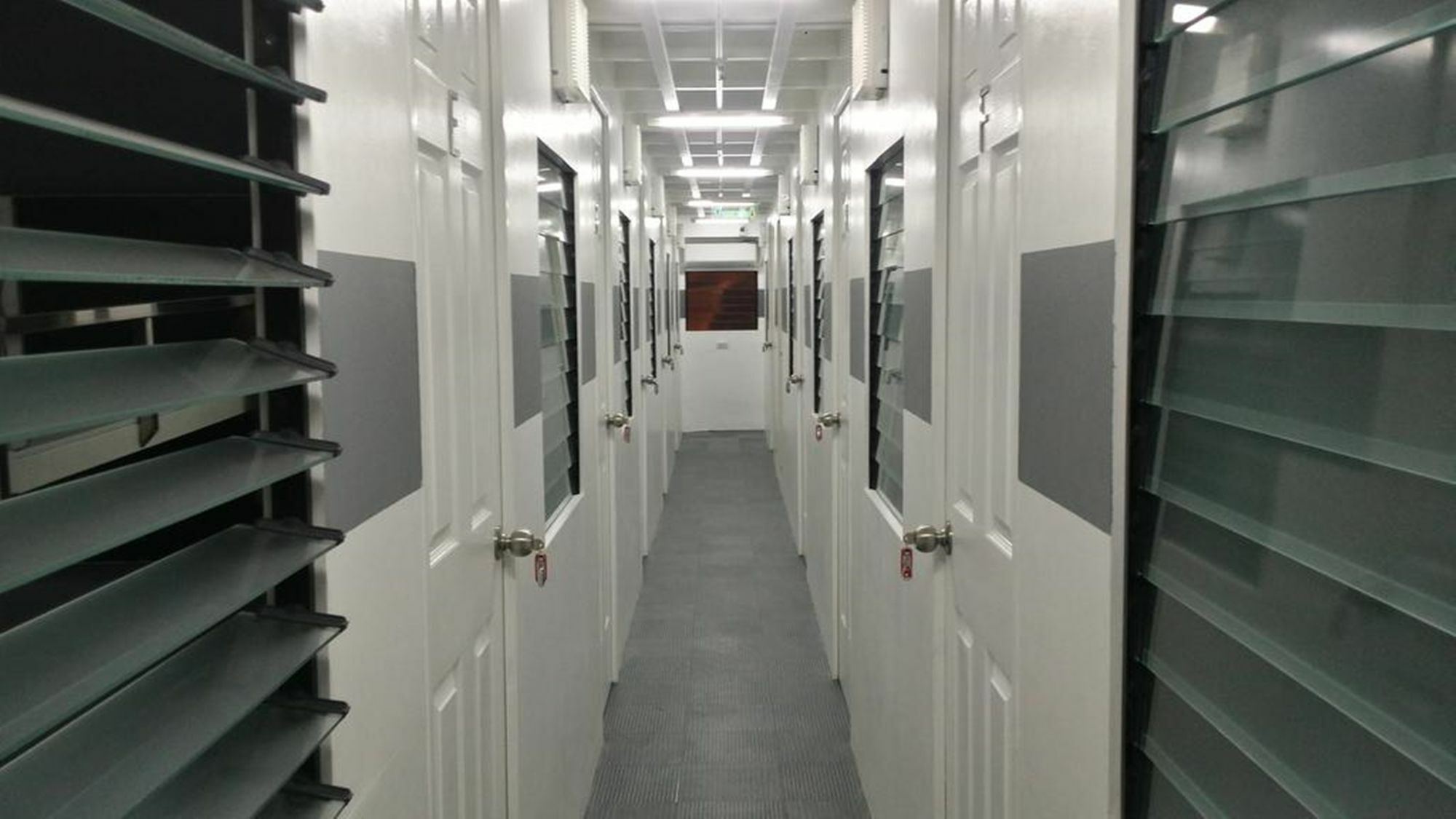 Ervoruto Hostel Makati City Exterior photo
