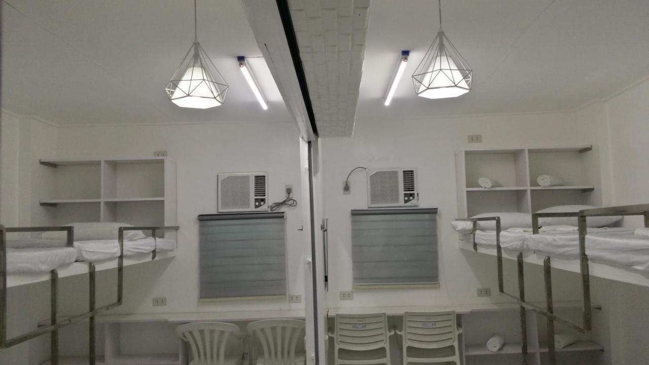 Ervoruto Hostel Makati City Exterior photo