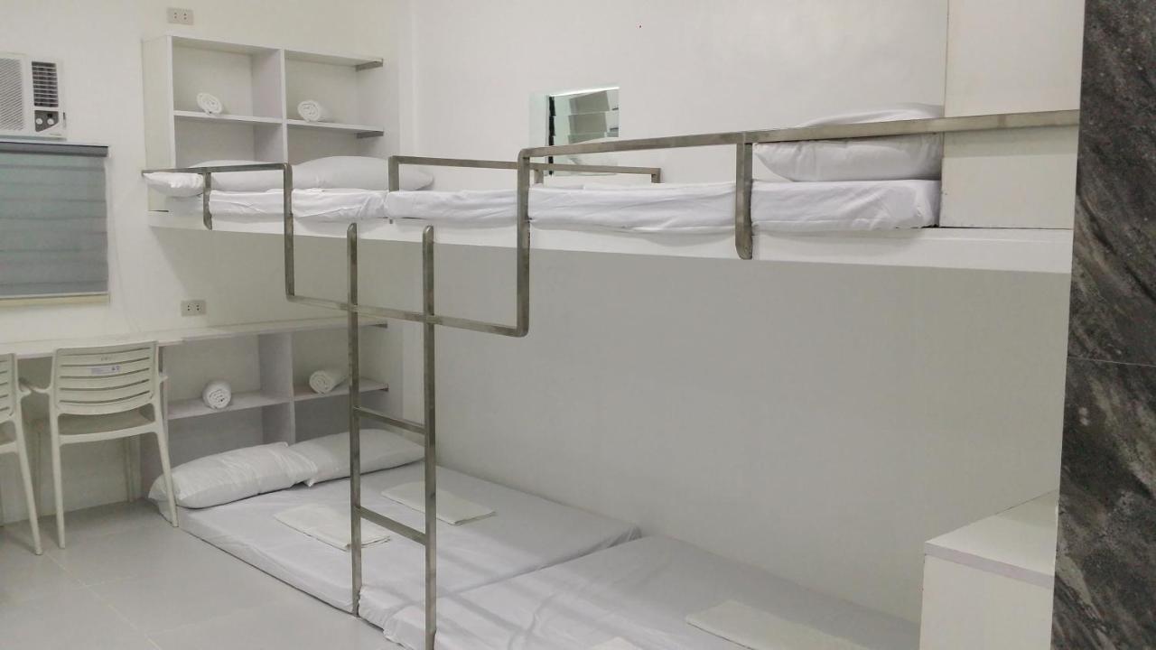 Ervoruto Hostel Makati City Exterior photo